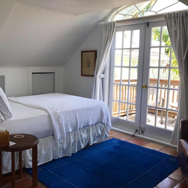 Queen Room with Balcony interior